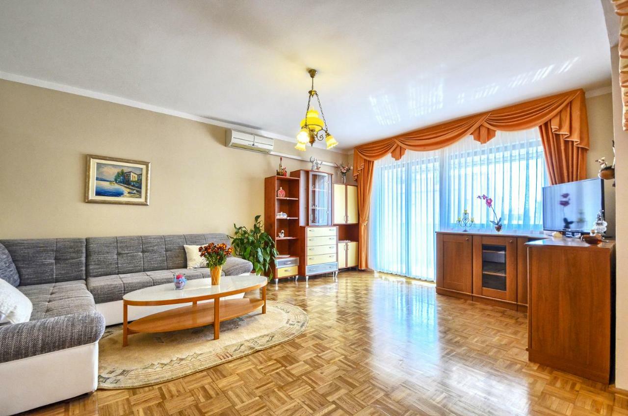 Apartment Pecirep Пула Екстериор снимка
